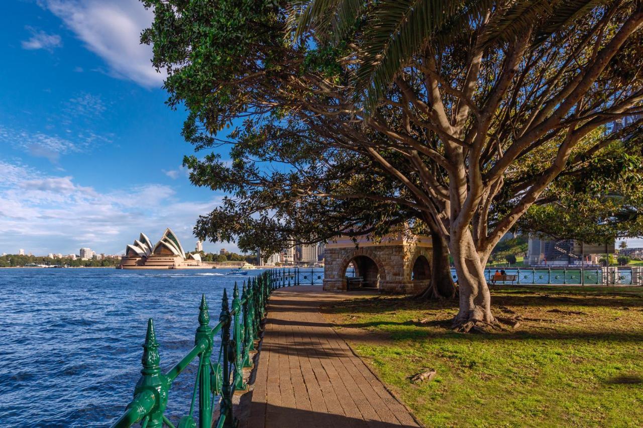 Meriton Suites North Sydney Exterior photo The Opera House from the Botanic Gardens