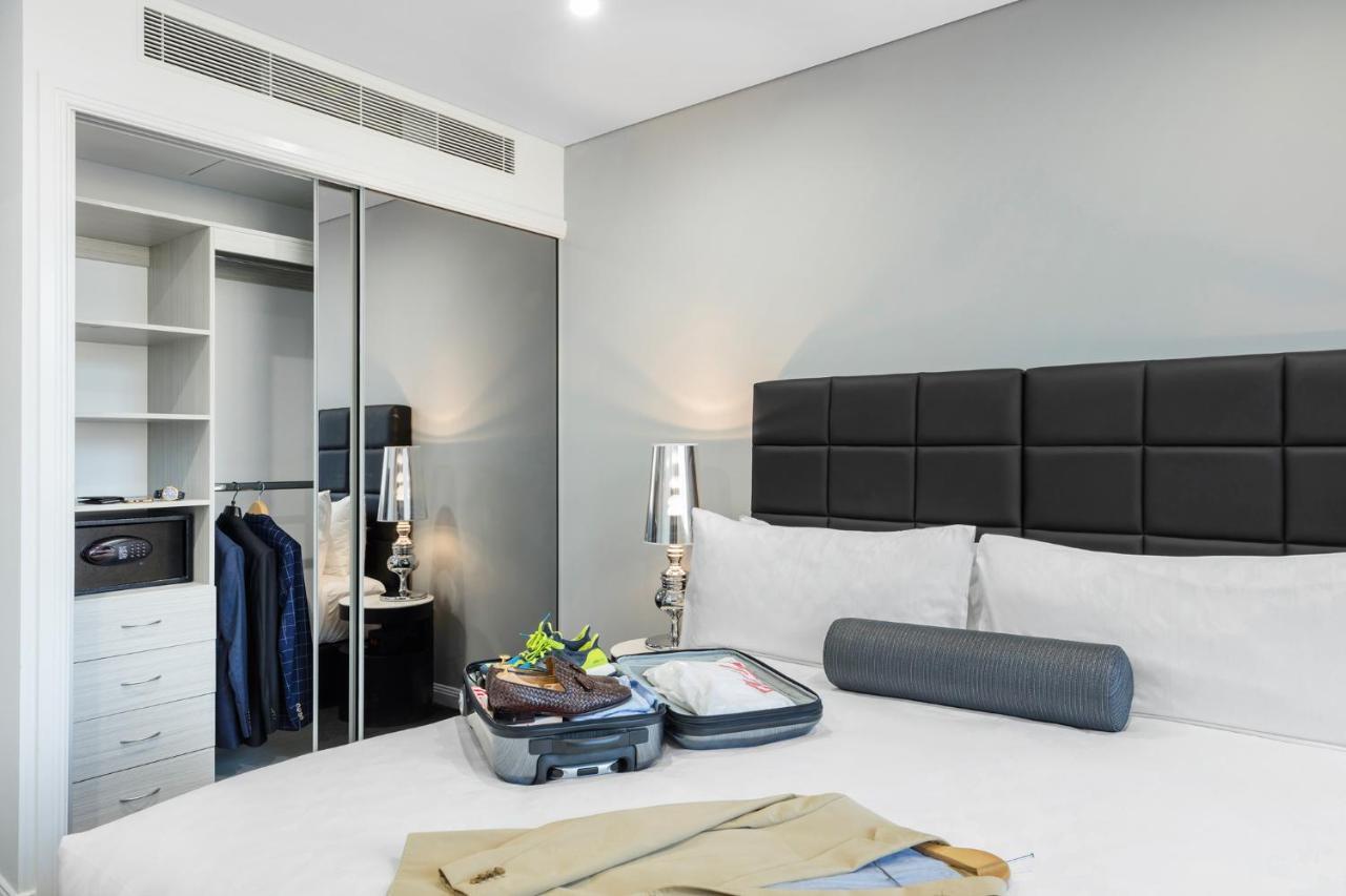 Meriton Suites North Sydney Exterior photo A bedroom at the hotel