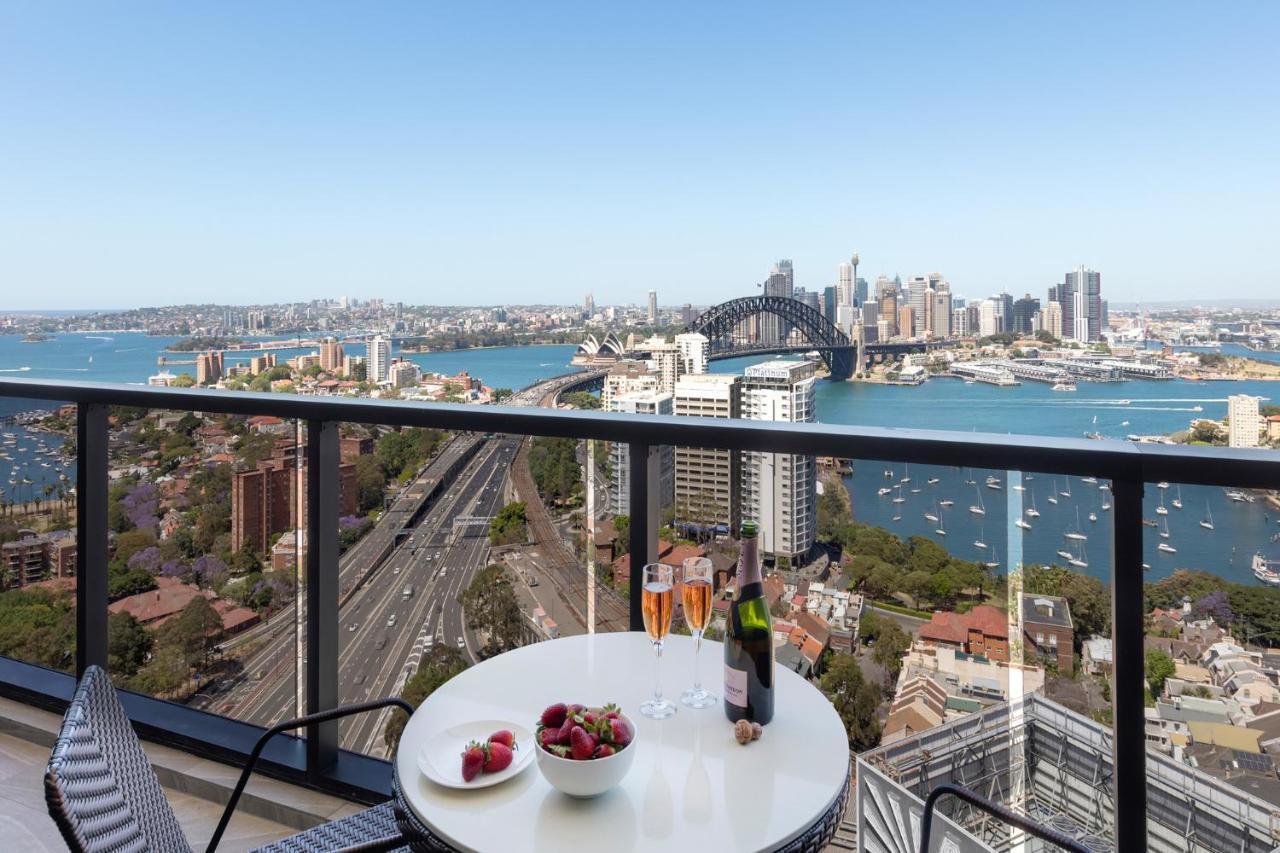 Meriton Suites North Sydney Exterior photo View from a balcony