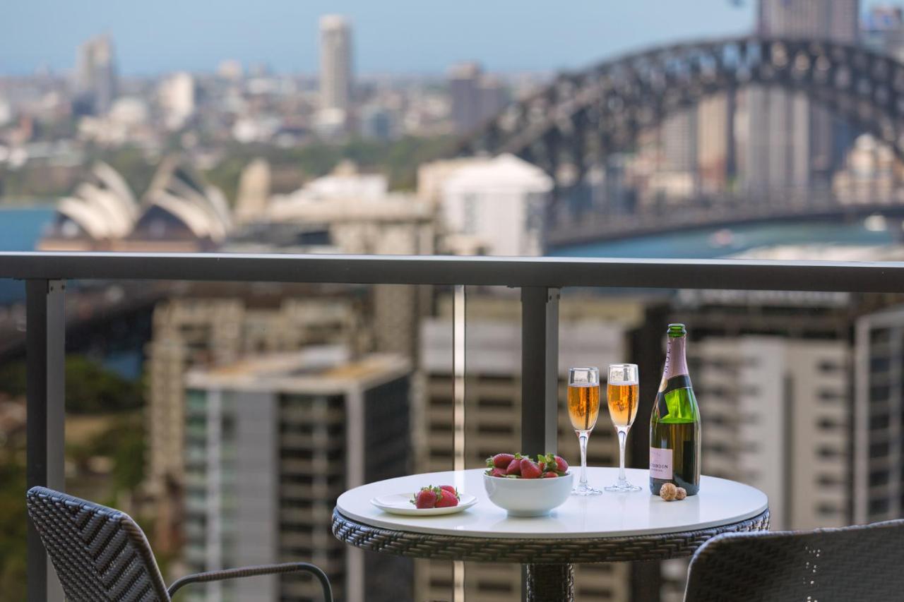 Meriton Suites North Sydney Exterior photo A balcony in Sydney, Australia