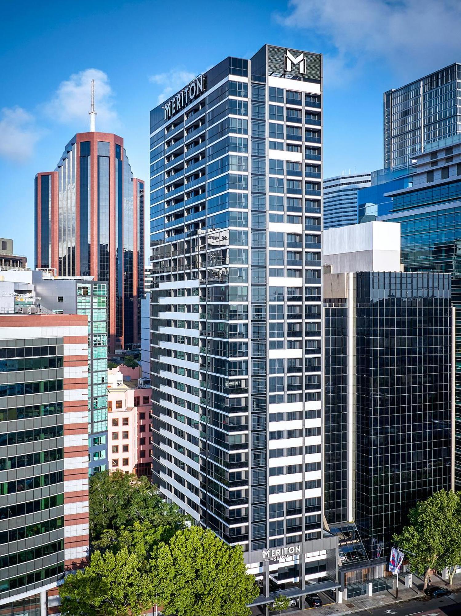 Meriton Suites North Sydney Exterior photo The building's exterior