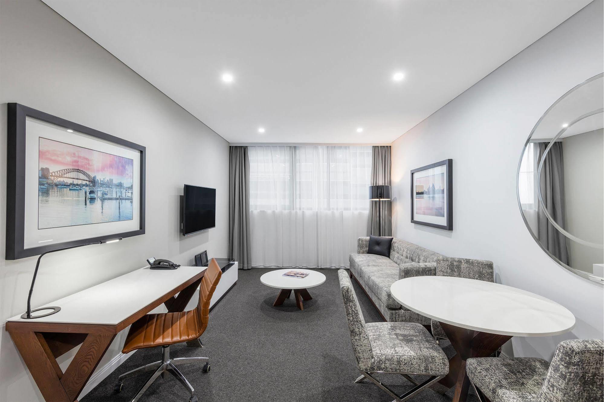Meriton Suites North Sydney Exterior photo A suite at the hotel
