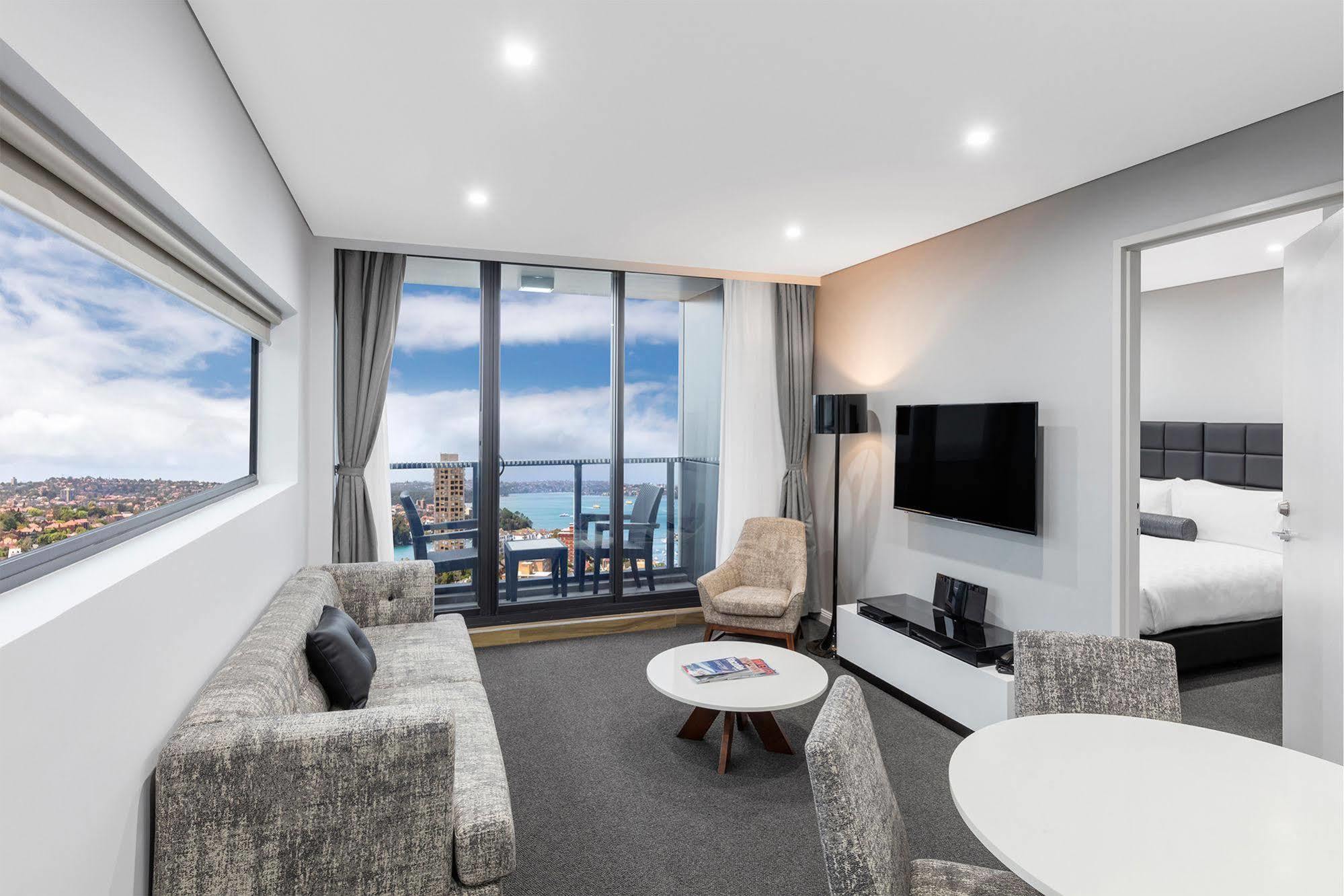 Meriton Suites North Sydney Exterior photo A typical apartment at the hotel