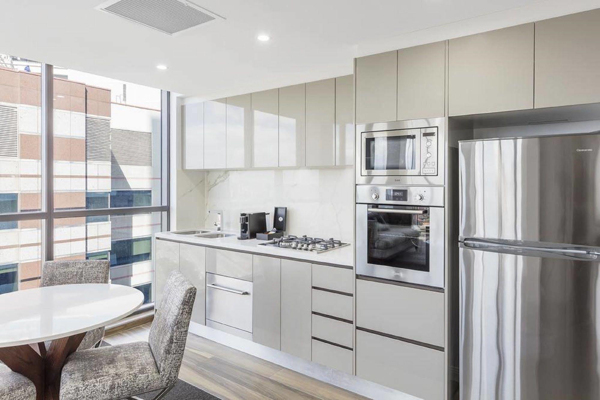 Meriton Suites North Sydney Exterior photo A typical kitchen
