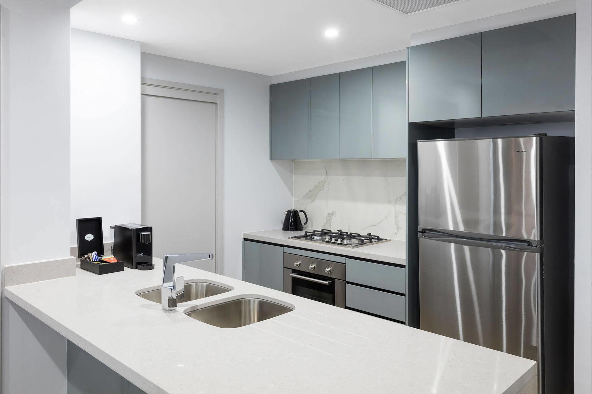 Meriton Suites North Sydney Exterior photo A modern kitchen