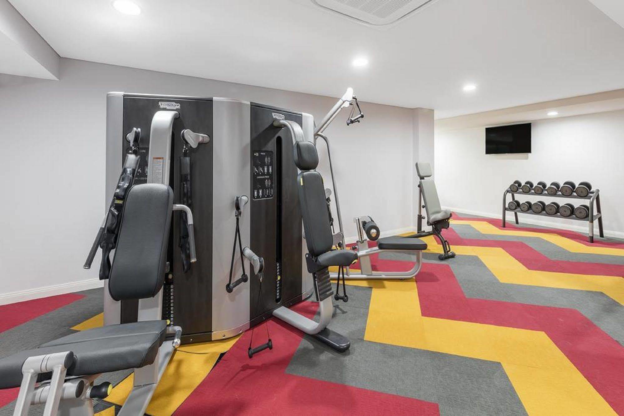 Meriton Suites North Sydney Exterior photo The gym at the hotel